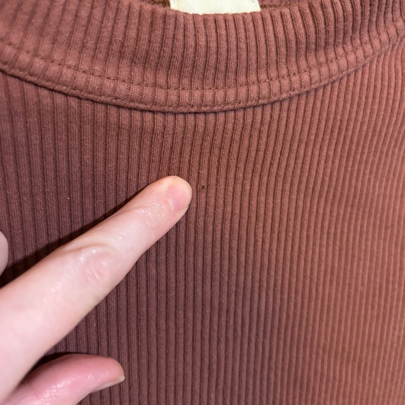 GAP Ribbed Mock Neck Top - Picture 4 of 5
